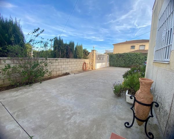 4 slaapkamer Villa te koop in Córdoba stad met garage - € 265.200 (Ref: 9359933)