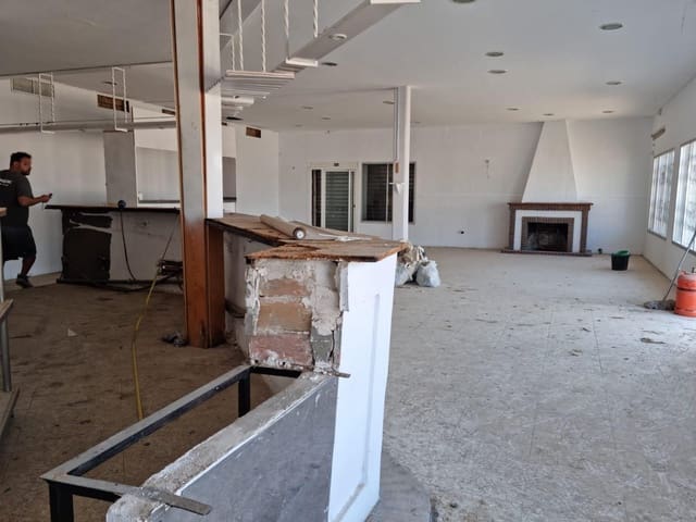 Yritys myytävänä paikassa Alcolea, Córdoba kaupunki - 125 000 € (Ref: 9359940)