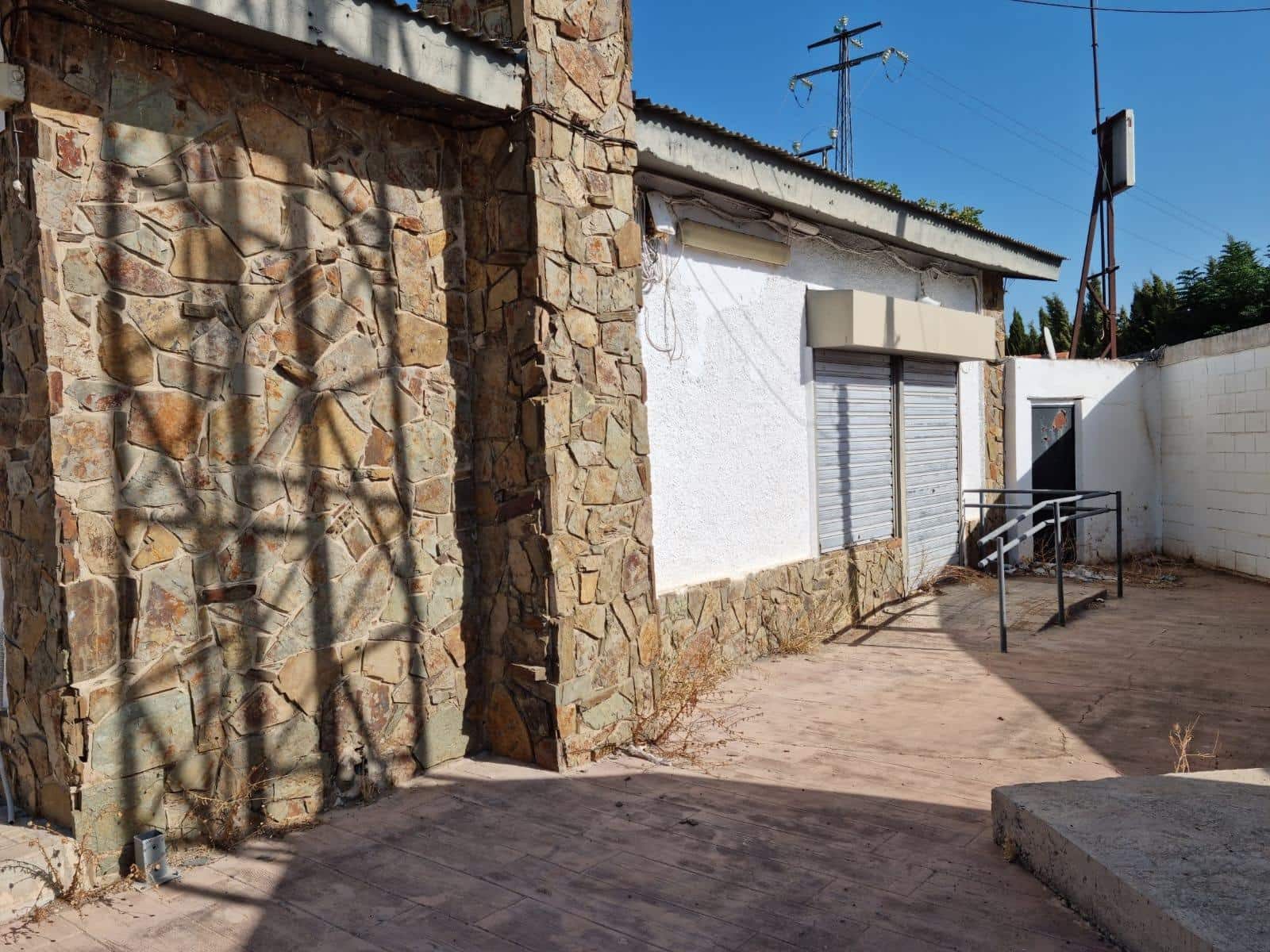 Yritys myytävänä paikassa Cordoba kaupunki - 125 000 € (Ref: 9359940)