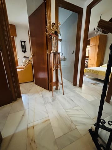 5 soveværelse Byhus til salg i San Lorenzo, Córdoba by - € 245.000 (Ref: 9359941)