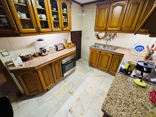 5 soveværelse Byhus til salg i San Lorenzo, Córdoba by - € 245.000 (Ref: 9359941)