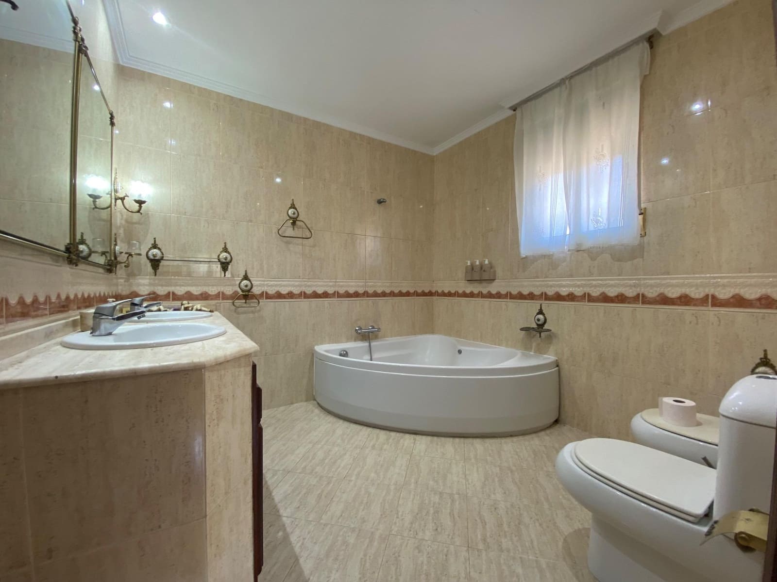 7 soverom Villa til salgs i Cordoba by med svømmebasseng garasje - € 430 000 (Ref: 9359943)