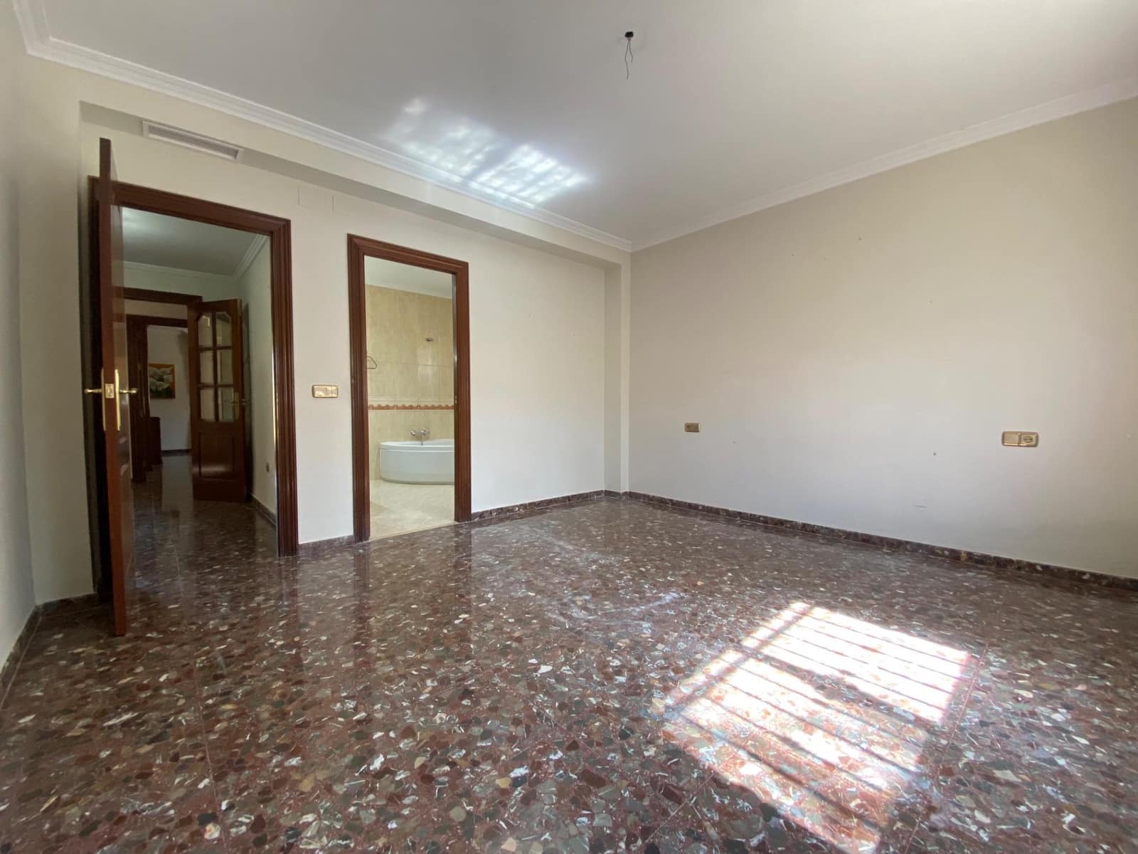 7 soverom Villa til salgs i Cordoba by med svømmebasseng garasje - € 430 000 (Ref: 9359943)