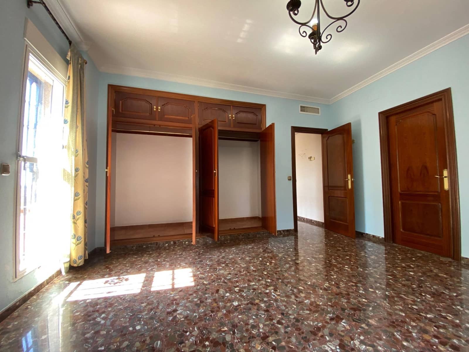 7 soverom Villa til salgs i Cordoba by med svømmebasseng garasje - € 430 000 (Ref: 9359943)