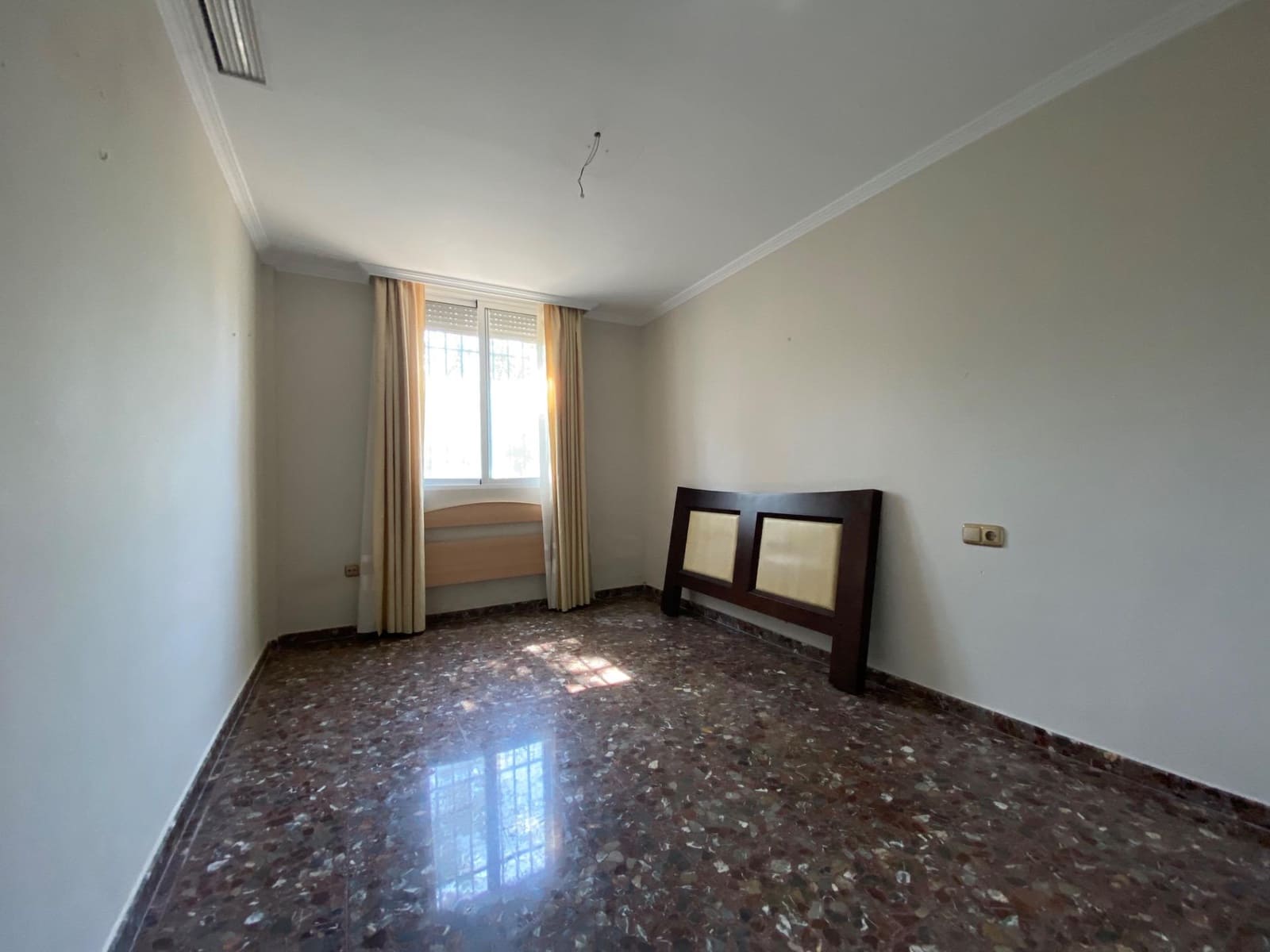 7 chambre Villa/Maison à vendre à Cordoue ville avec piscine garage - 399 000 € (Ref: 9359943)