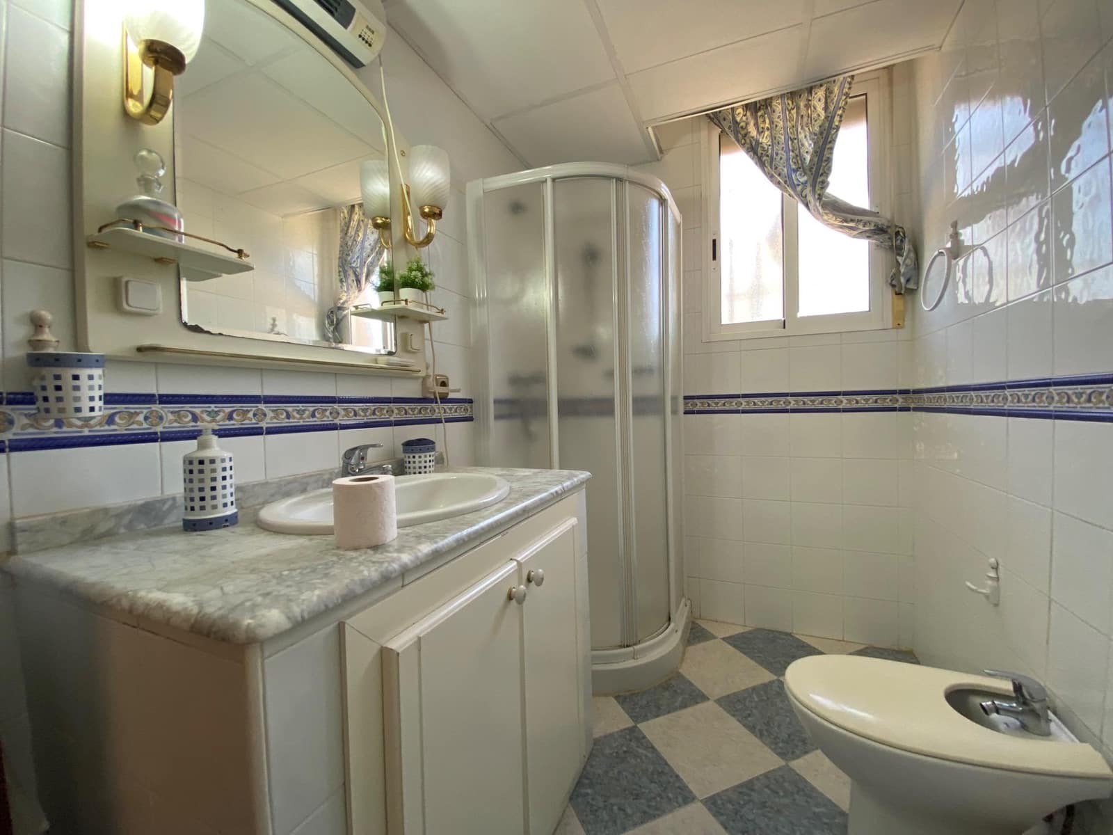 7 chambre Villa/Maison à vendre à Cordoue ville avec piscine garage - 399 000 € (Ref: 9359943)