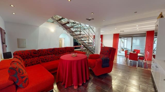 4 soverom Rekkehus til salgs i La Carlota med svømmebasseng garasje - € 180 000 (Ref: 9359952)