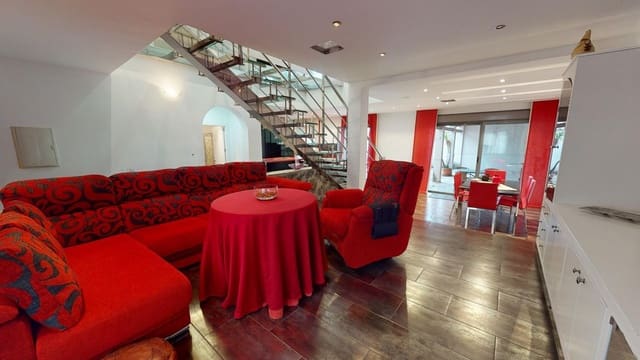 4 soverom Rekkehus til salgs i La Carlota med svømmebasseng garasje - € 180 000 (Ref: 9359952)