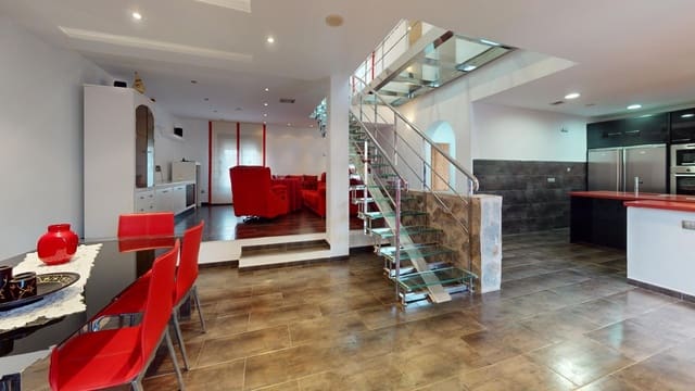 4 soverom Rekkehus til salgs i La Carlota med svømmebasseng garasje - € 180 000 (Ref: 9359952)