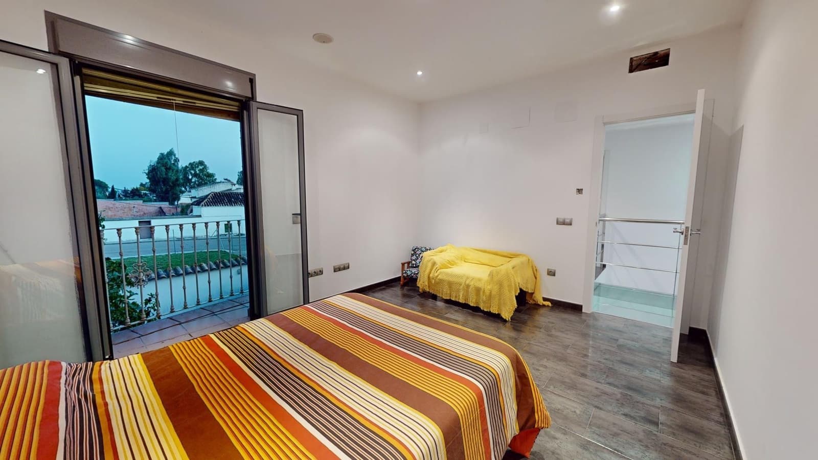 4 soverom Rekkehus til salgs i La Carlota med svømmebasseng garasje - € 180 000 (Ref: 9359952)