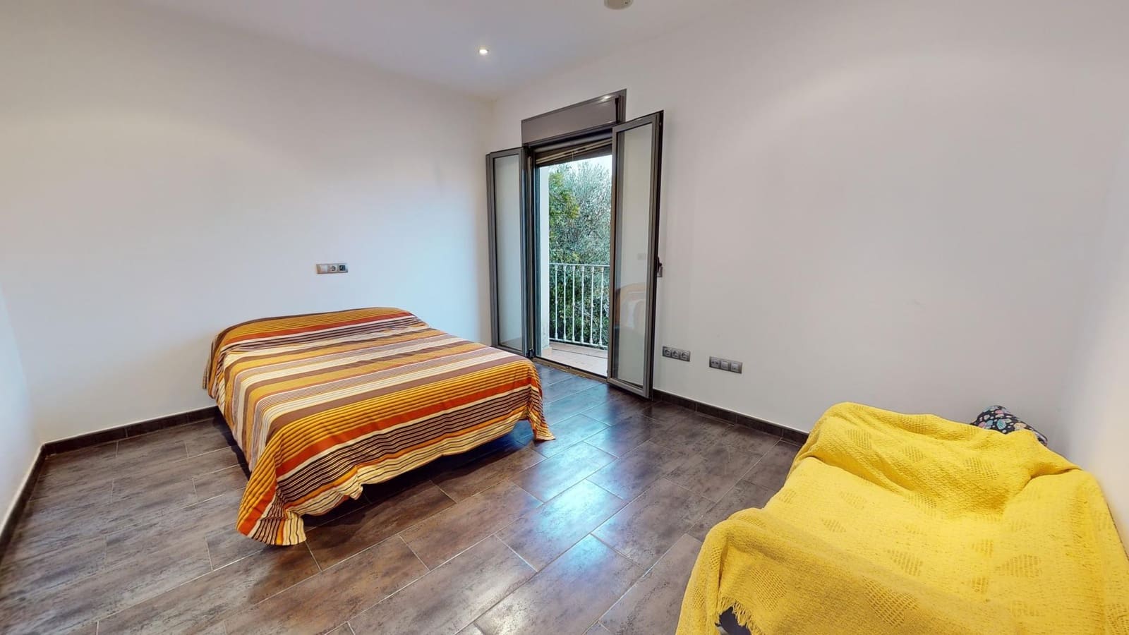 4 soverom Rekkehus til salgs i La Carlota med svømmebasseng garasje - € 180 000 (Ref: 9359952)