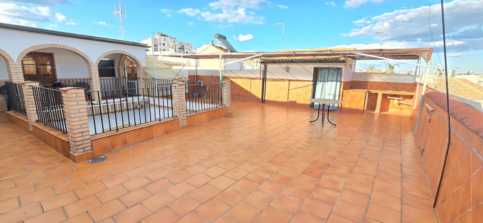 8 soveværelse Byhus til salg i Cordoba by - € 460.000 (Ref: 9359954)