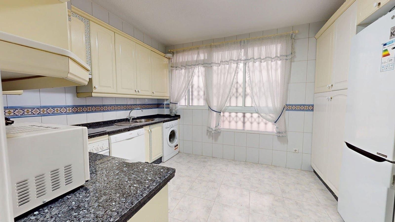 5 camera da letto Appartamento in vendita in Cordova citta - 250.000 € (Rif: 9359958)