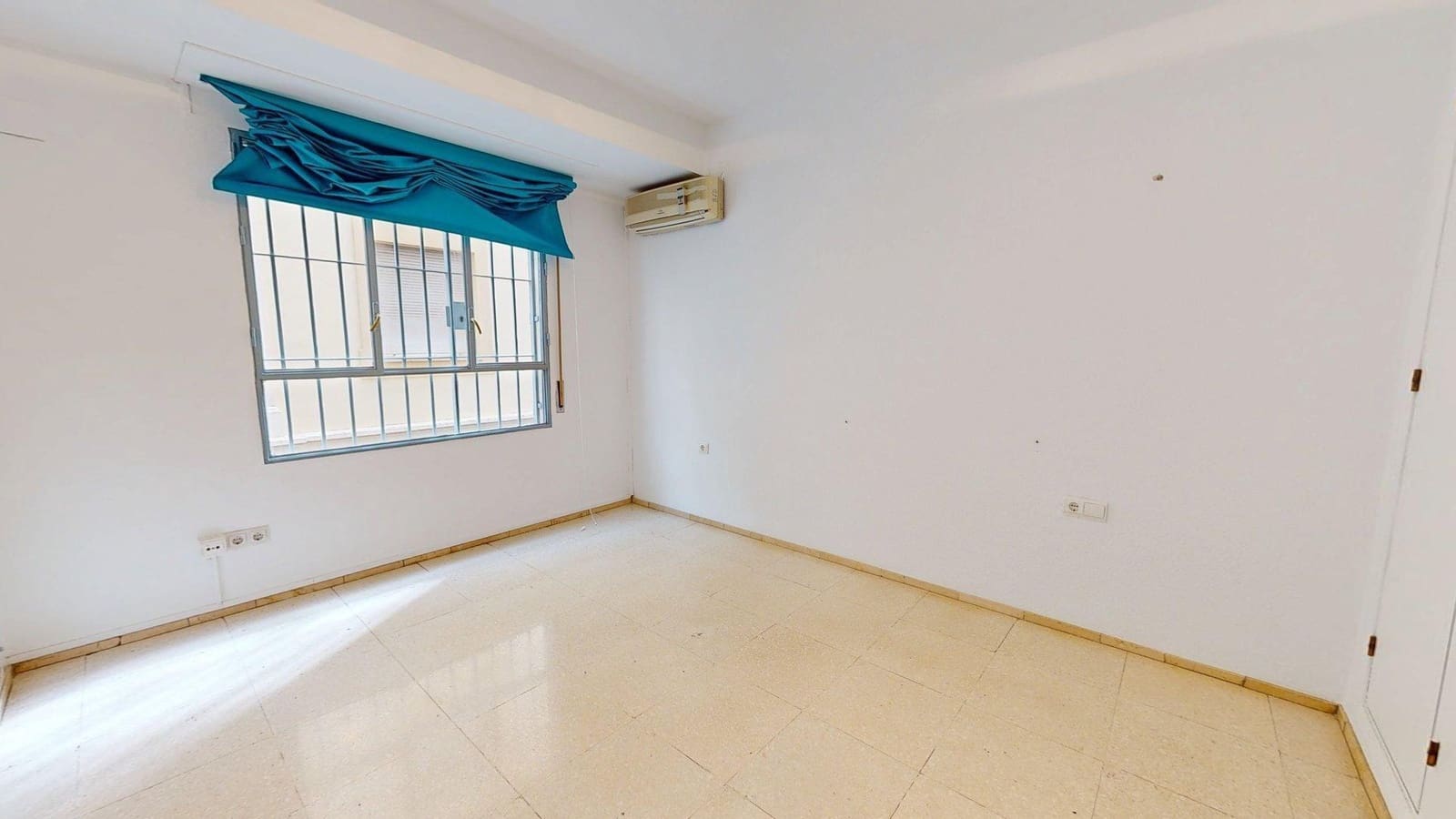 5 camera da letto Appartamento in vendita in Cordova citta - 250.000 € (Rif: 9359958)