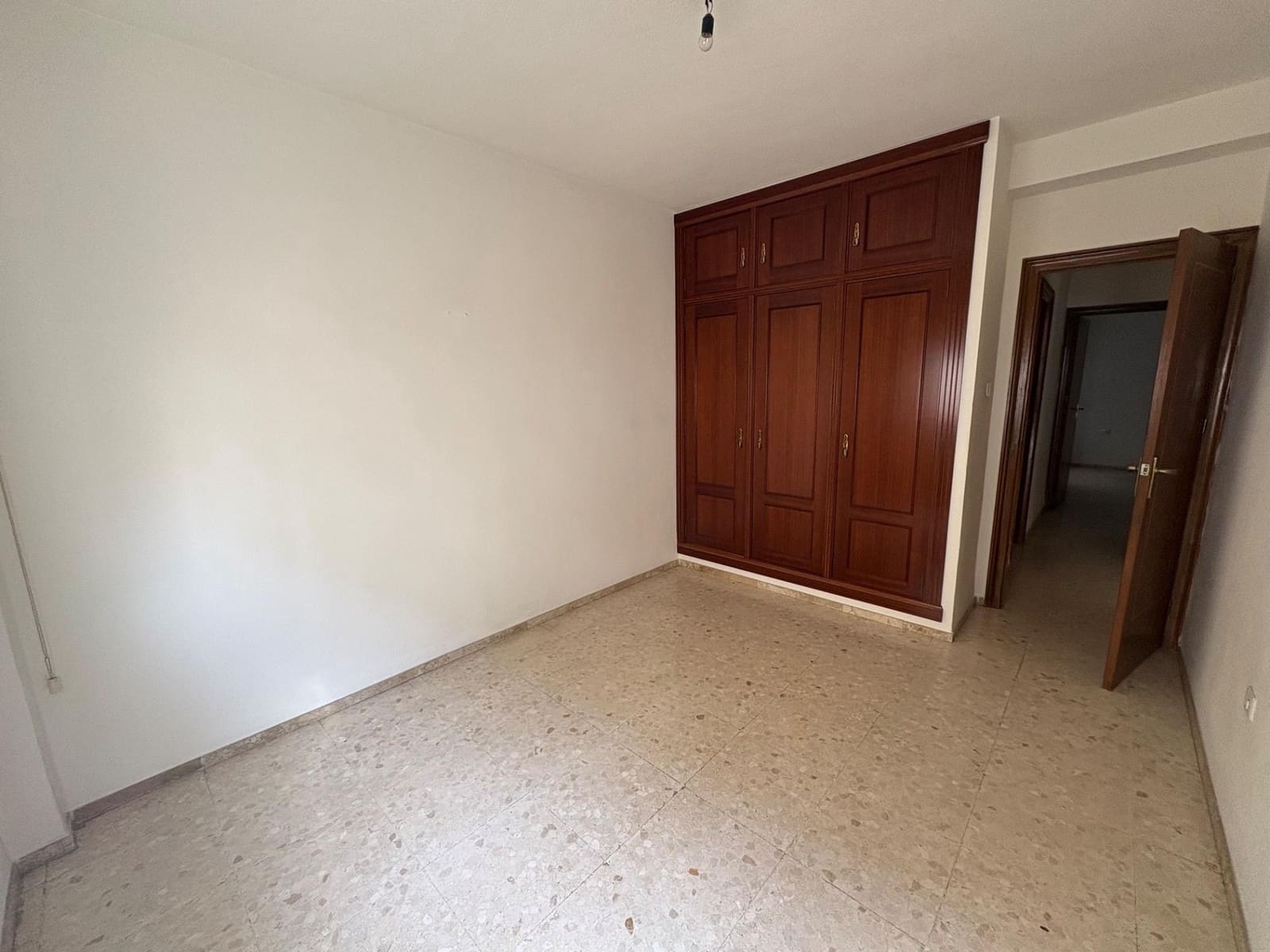 4 Zimmer Wohnung zu verkaufen in Cordoba Stadt - 180.000 € (Ref: 9359961)