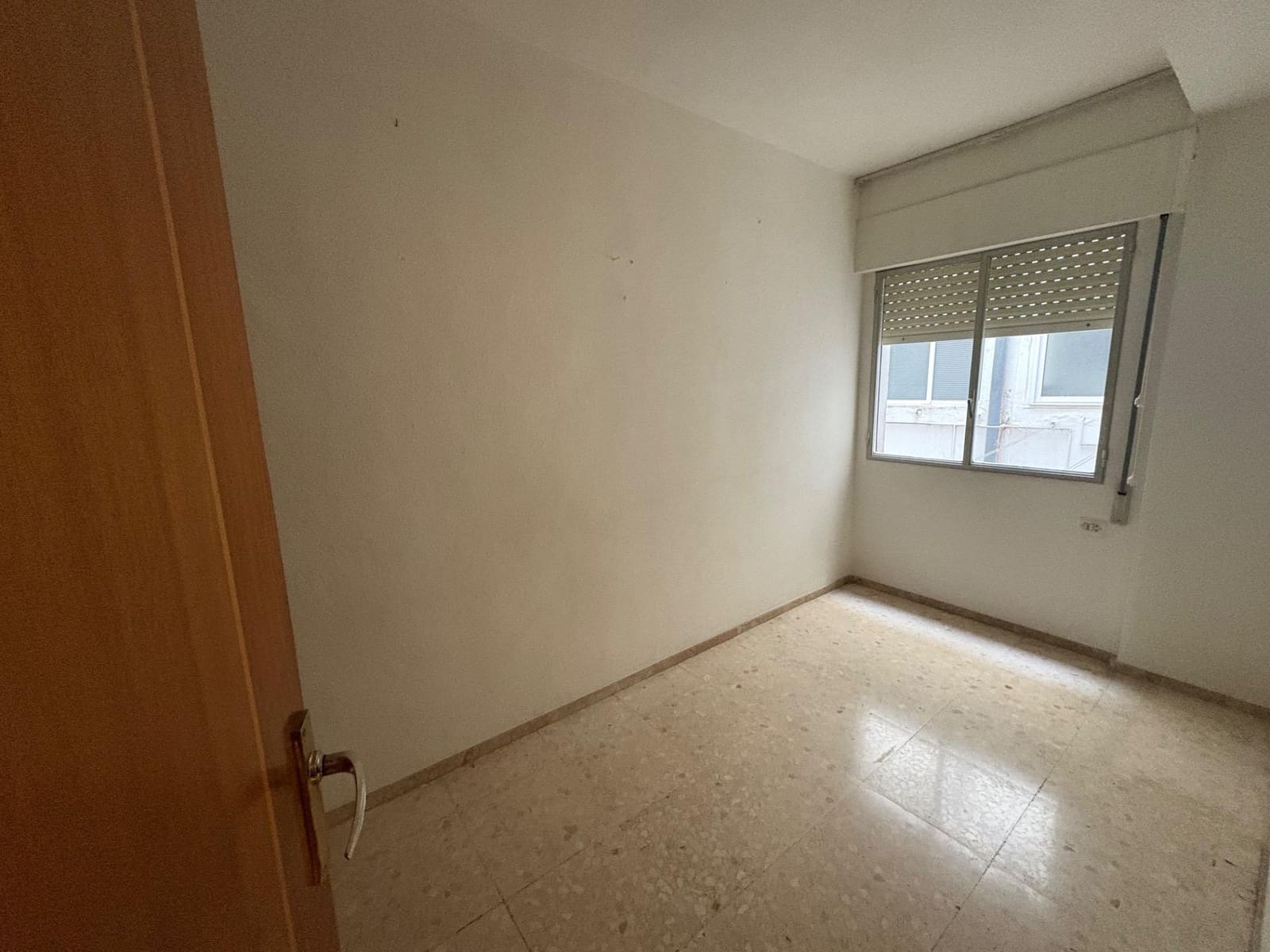 4 Zimmer Wohnung zu verkaufen in Cordoba Stadt - 180.000 € (Ref: 9359961)