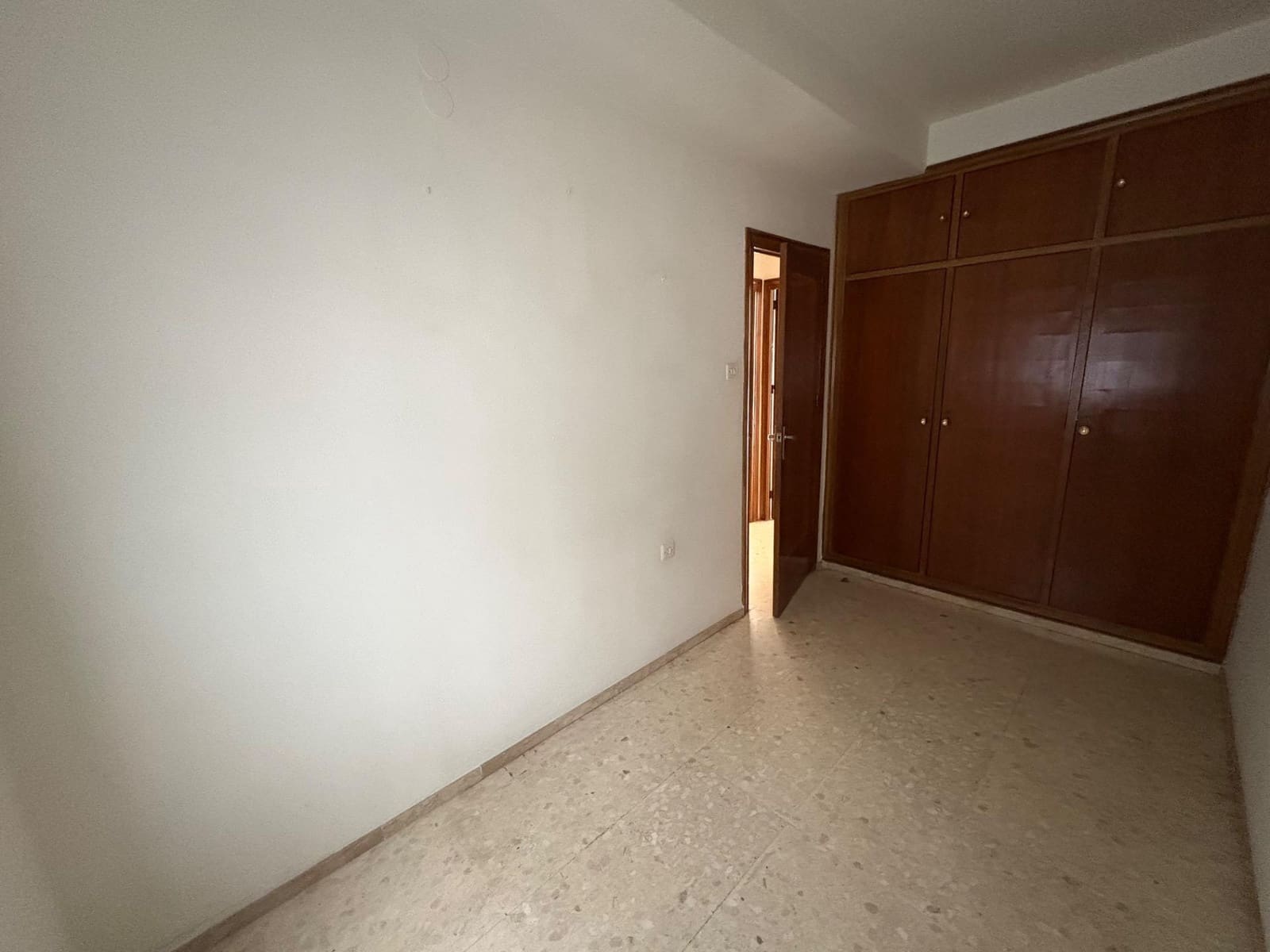 4 Zimmer Wohnung zu verkaufen in Cordoba Stadt - 180.000 € (Ref: 9359961)
