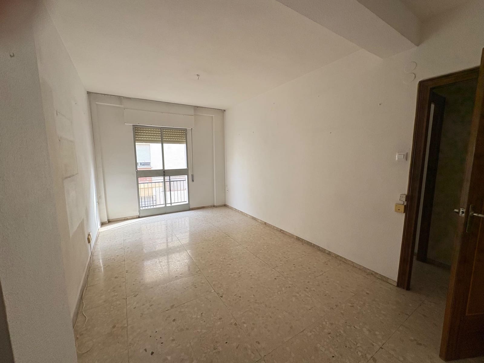 4 Zimmer Wohnung zu verkaufen in Cordoba Stadt - 180.000 € (Ref: 9359961)
