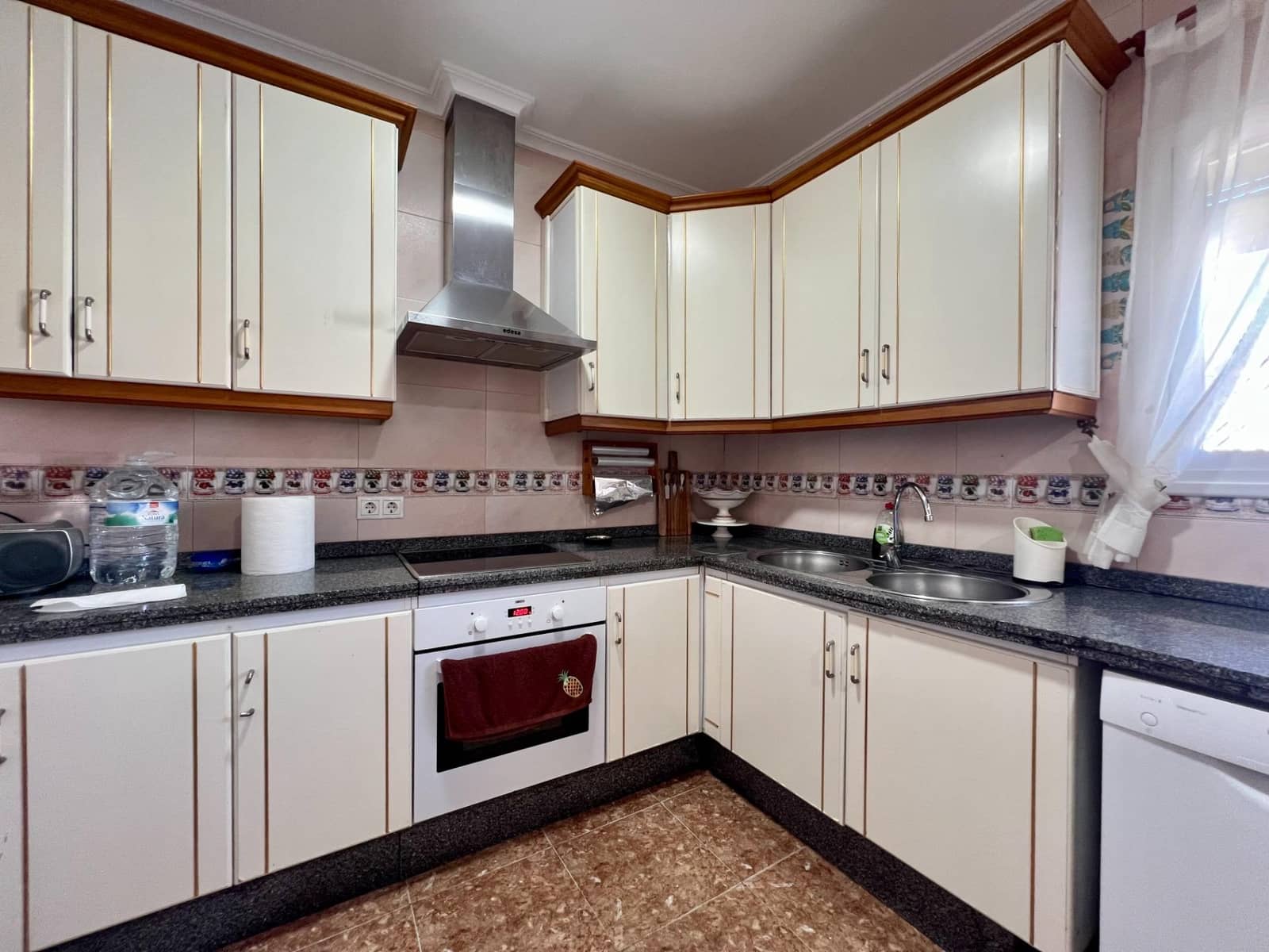 3 soveværelse Villa til salg i Cordoba by med swimmingpool garage - € 165.000 (Ref: 9359968)