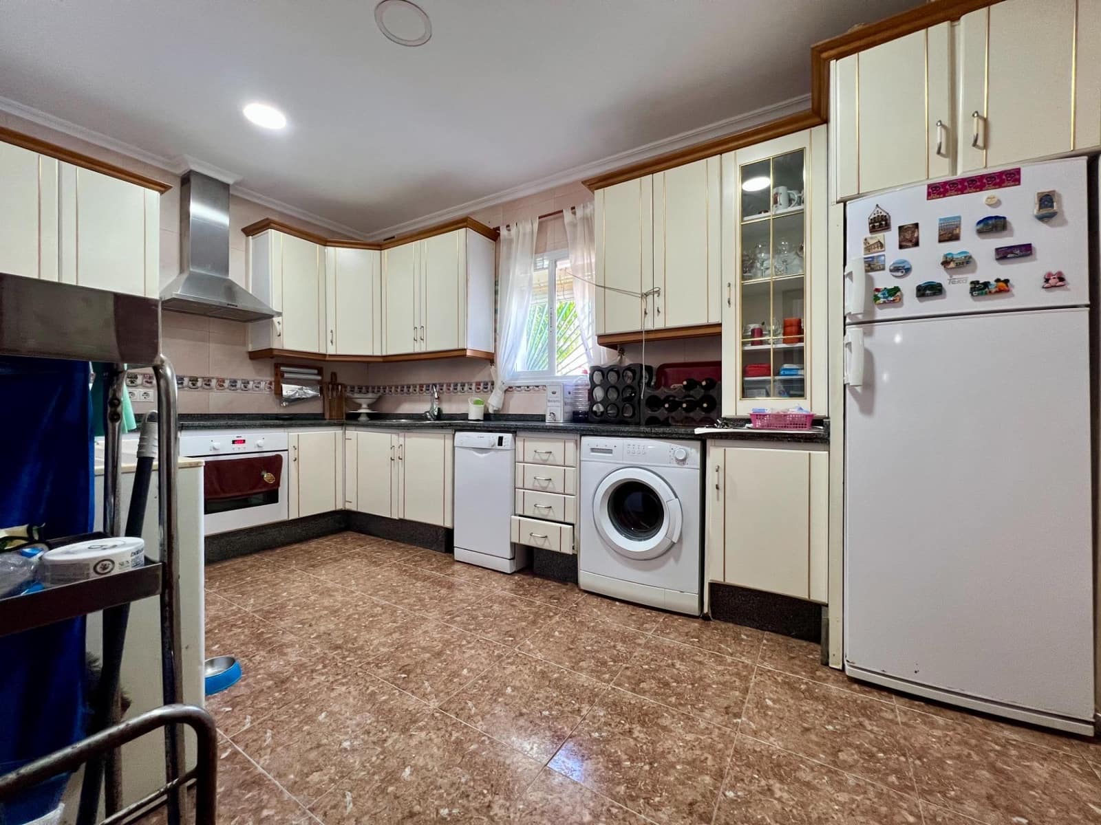 3 soveværelse Villa til salg i Cordoba by med swimmingpool garage - € 165.000 (Ref: 9359968)