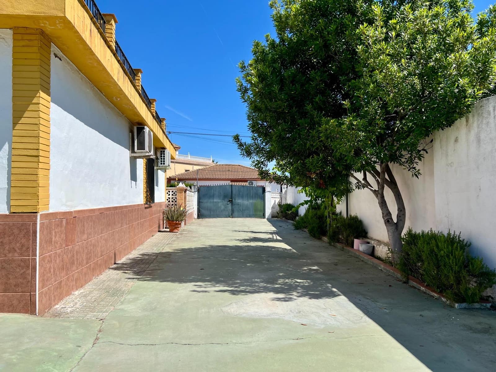 3 soveværelse Villa til salg i Cordoba by med swimmingpool garage - € 165.000 (Ref: 9359968)