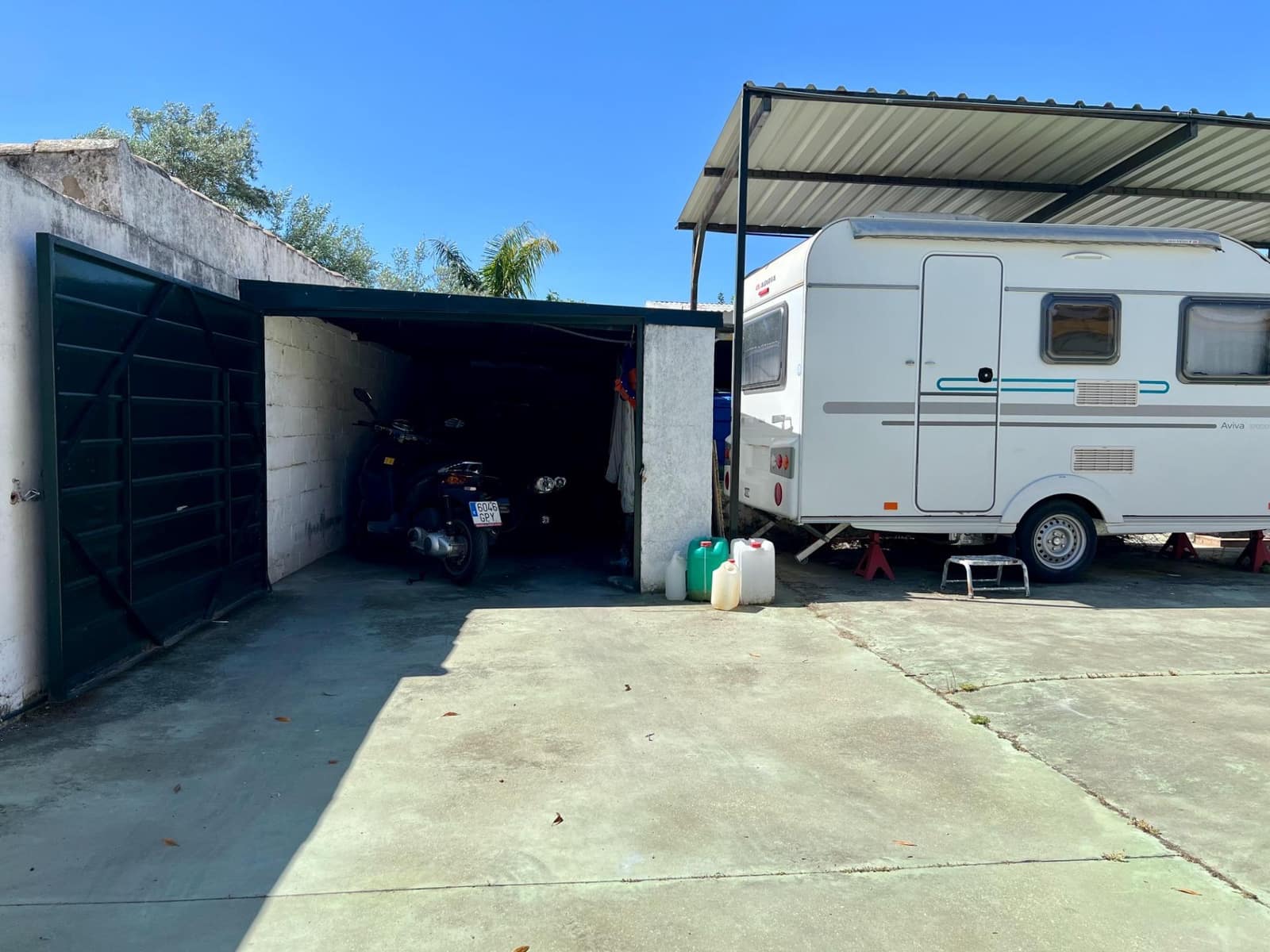 3 soveværelse Villa til salg i Cordoba by med swimmingpool garage - € 165.000 (Ref: 9359968)