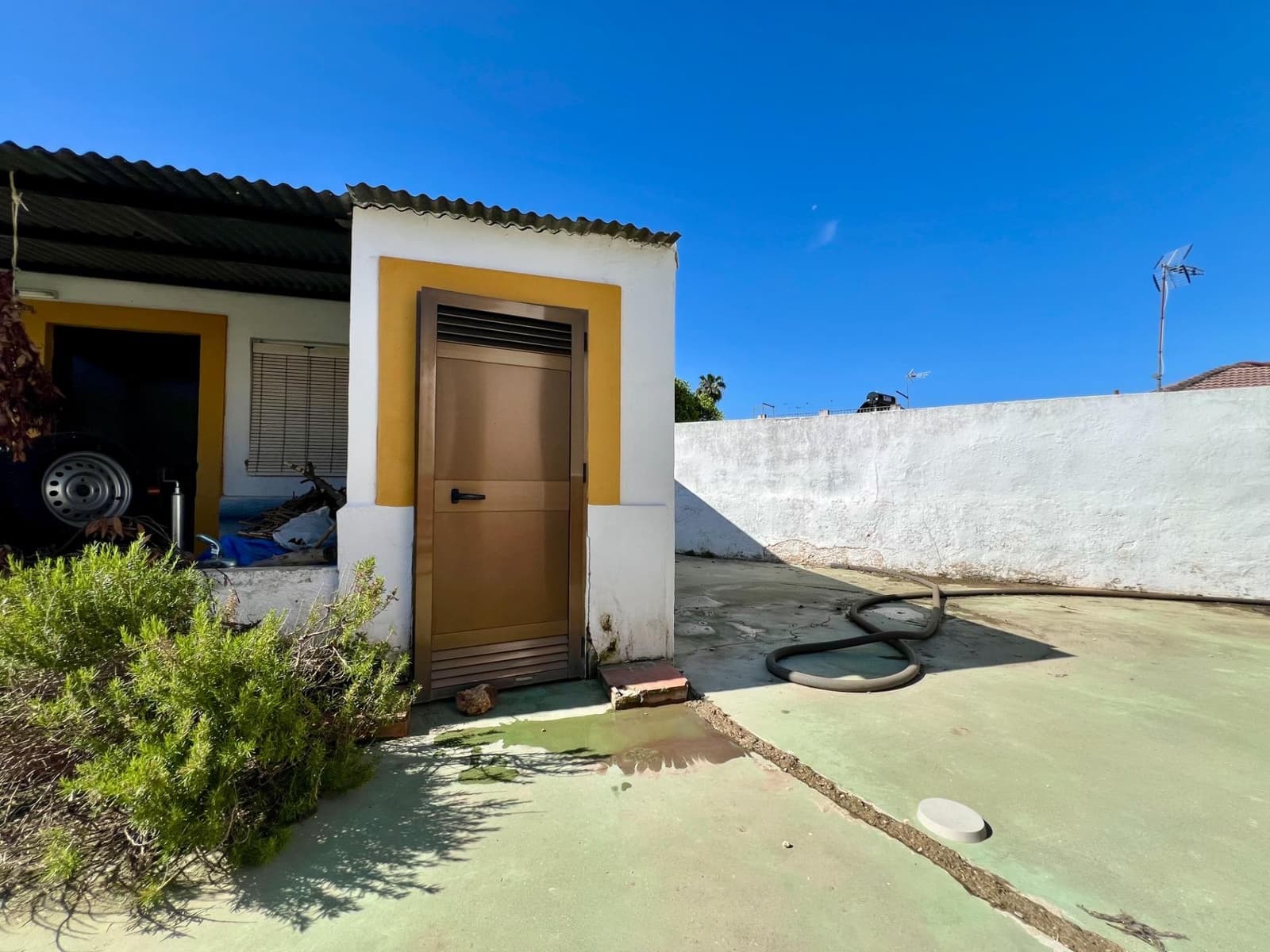 3 soveværelse Villa til salg i Cordoba by med swimmingpool garage - € 165.000 (Ref: 9359968)