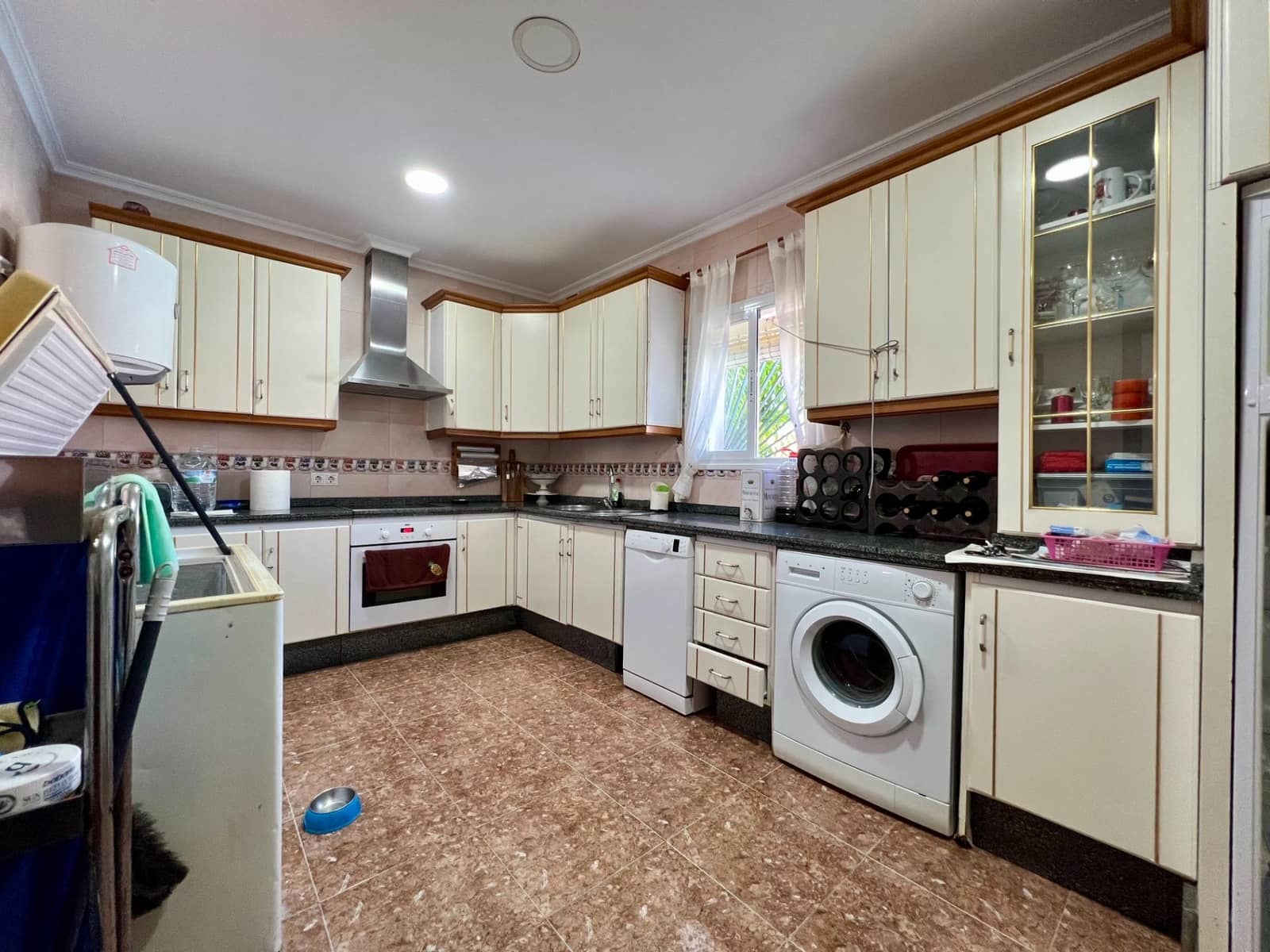 3 soveværelse Villa til salg i Cordoba by med swimmingpool garage - € 165.000 (Ref: 9359968)