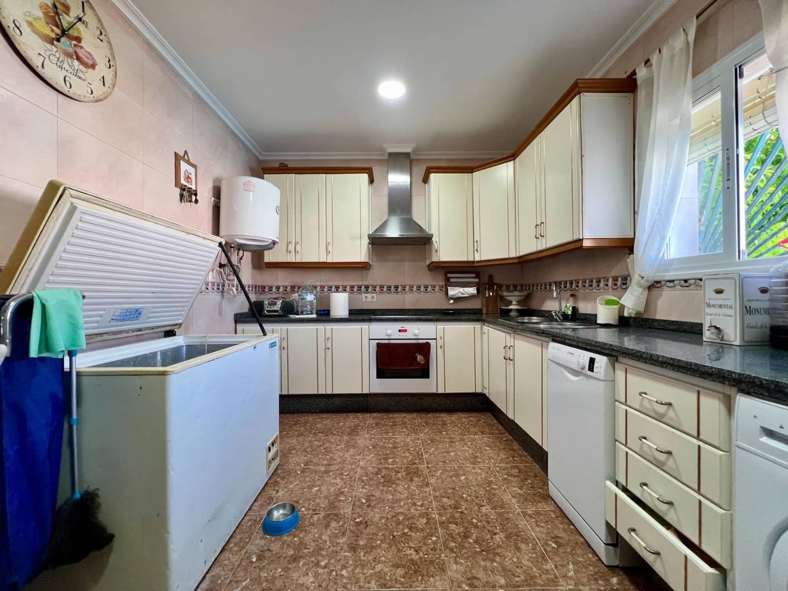 3 soveværelse Villa til salg i Cordoba by med swimmingpool garage - € 165.000 (Ref: 9359968)