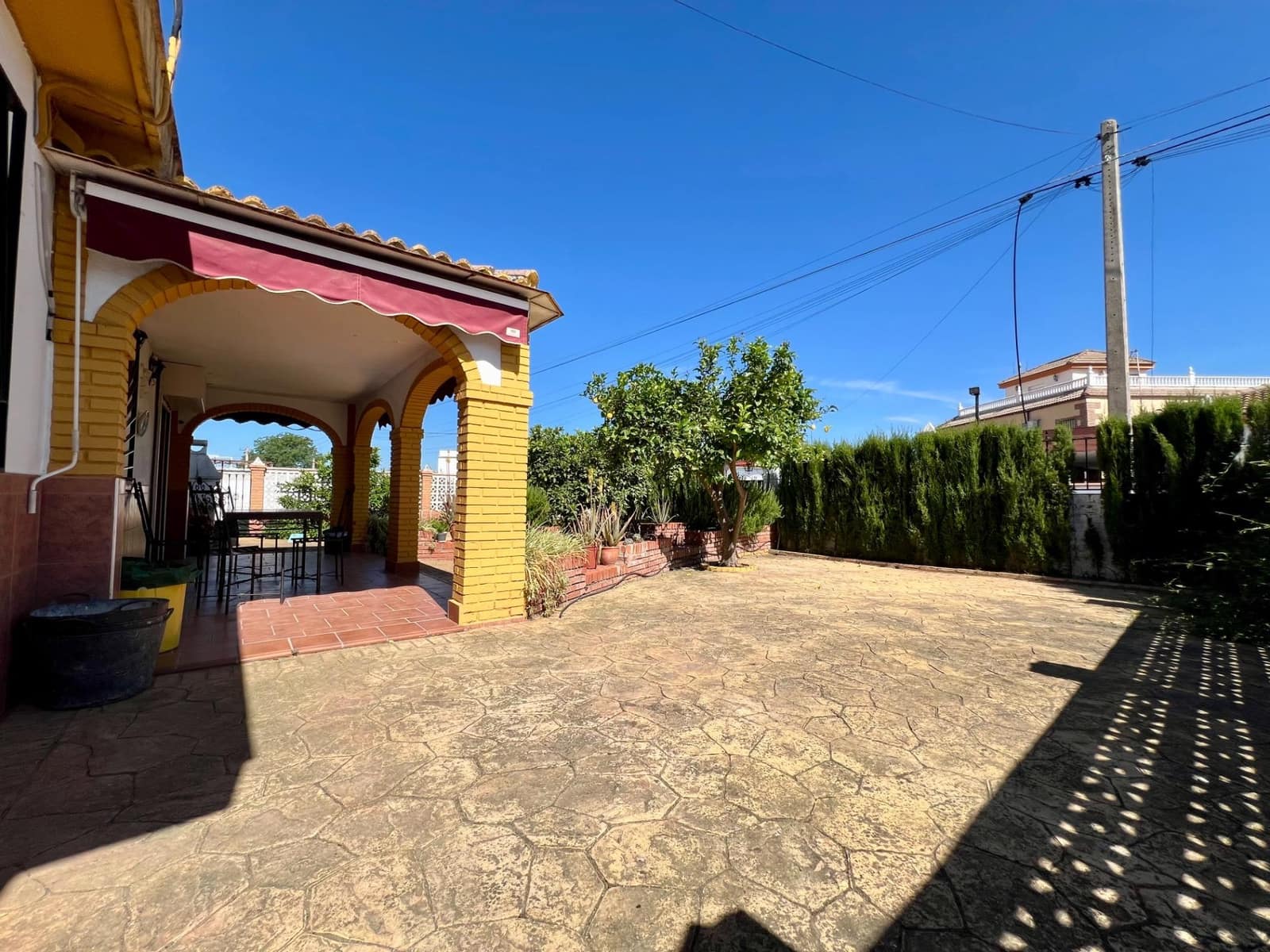 3 soveværelse Villa til salg i Cordoba by med swimmingpool garage - € 165.000 (Ref: 9359968)