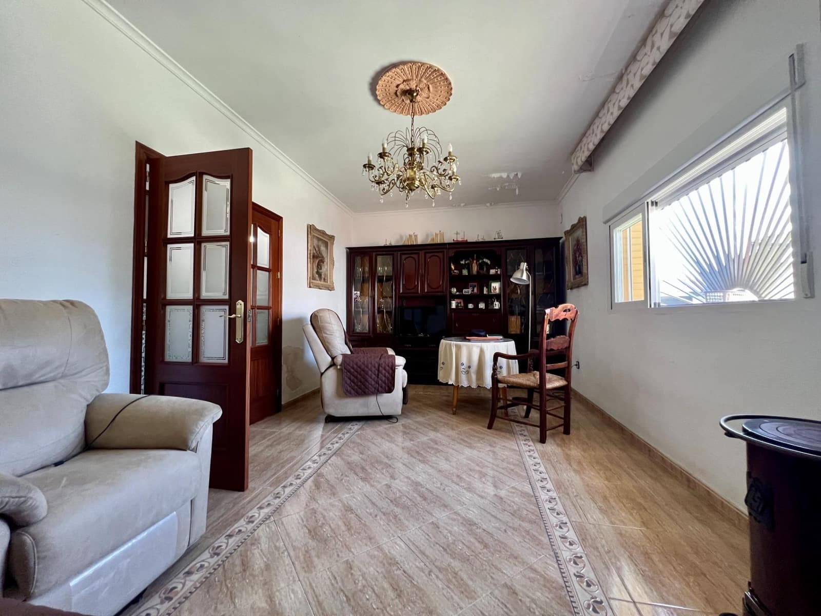 3 soveværelse Villa til salg i Cordoba by med swimmingpool garage - € 165.000 (Ref: 9359968)