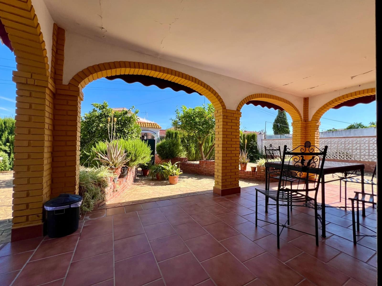 3 soveværelse Villa til salg i Cordoba by med swimmingpool garage - € 165.000 (Ref: 9359968)