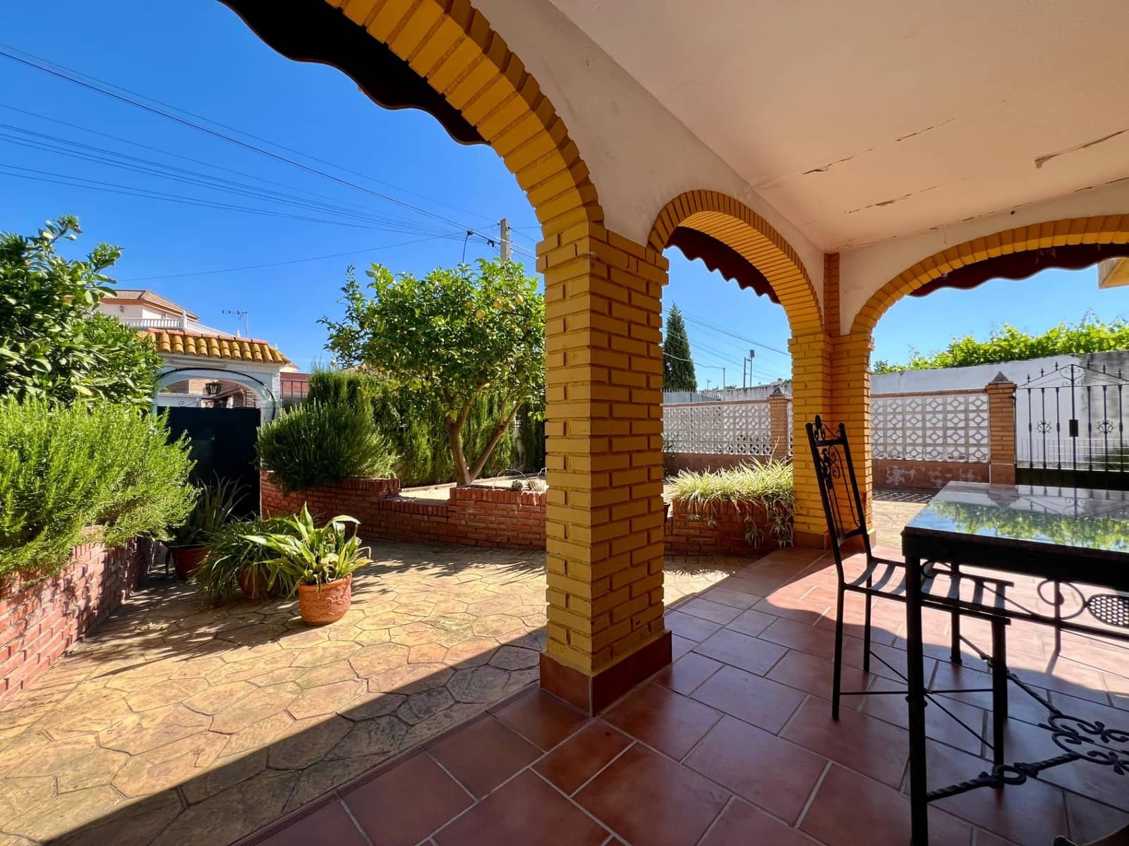 3 soveværelse Villa til salg i Cordoba by med swimmingpool garage - € 165.000 (Ref: 9359968)