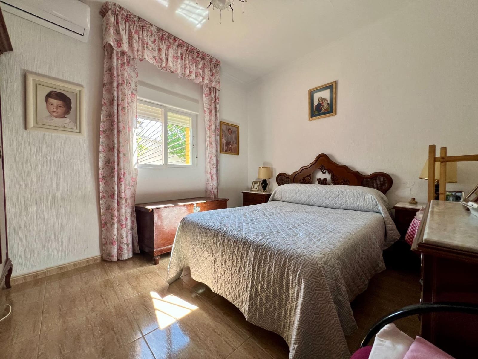 3 soveværelse Villa til salg i Cordoba by med swimmingpool garage - € 165.000 (Ref: 9359968)