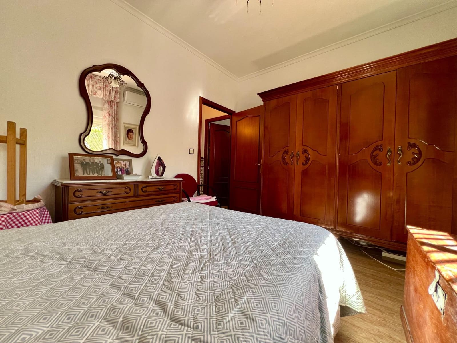 3 soveværelse Villa til salg i Cordoba by med swimmingpool garage - € 165.000 (Ref: 9359968)