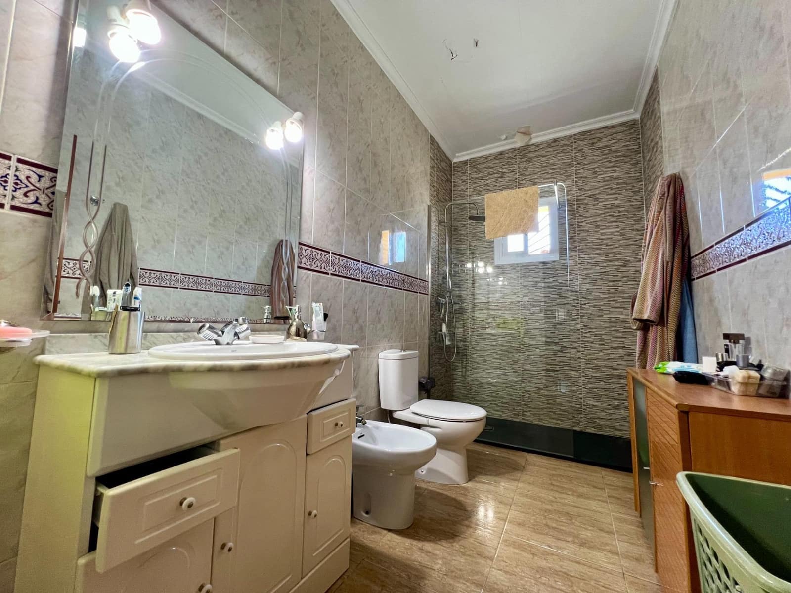 3 soveværelse Villa til salg i Cordoba by med swimmingpool garage - € 165.000 (Ref: 9359968)