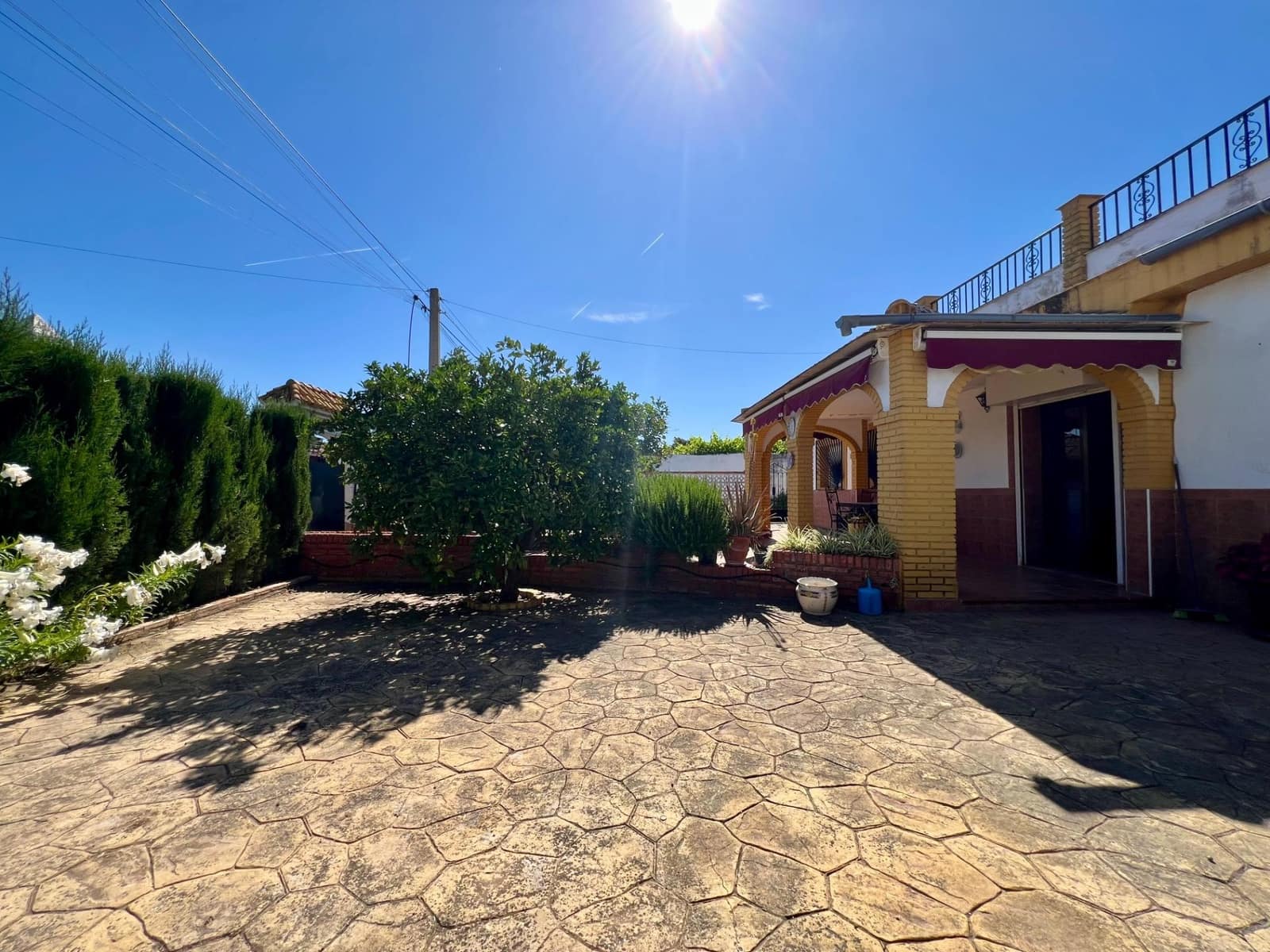 3 soveværelse Villa til salg i Cordoba by med swimmingpool garage - € 165.000 (Ref: 9359968)