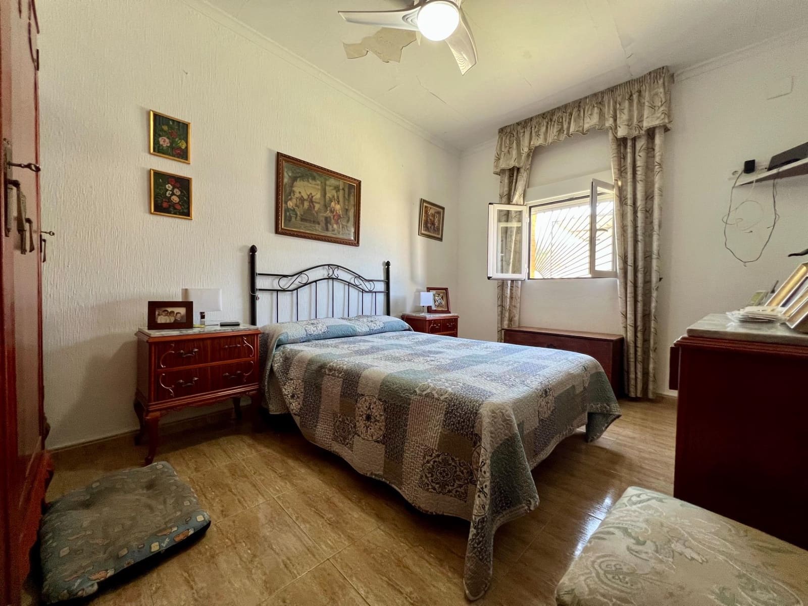 3 soveværelse Villa til salg i Cordoba by med swimmingpool garage - € 165.000 (Ref: 9359968)