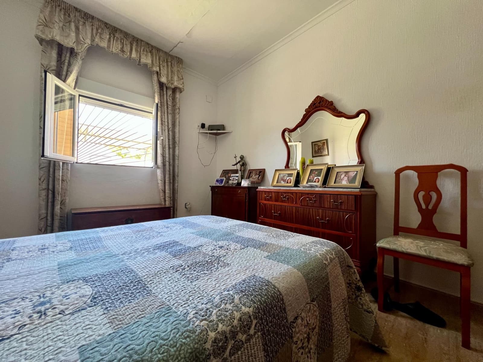 3 soveværelse Villa til salg i Cordoba by med swimmingpool garage - € 165.000 (Ref: 9359968)