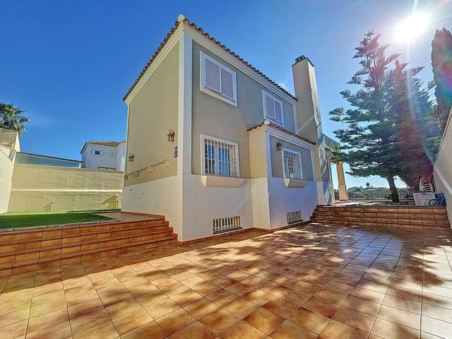 4 Zimmer Villa zu verkaufen in Córdoba Stadt mit Pool - 440.000 € (Ref: 9359969)