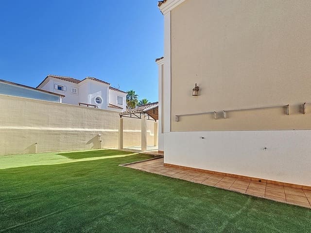 4 Zimmer Villa zu verkaufen in Córdoba Stadt mit Pool - 440.000 € (Ref: 9359969)