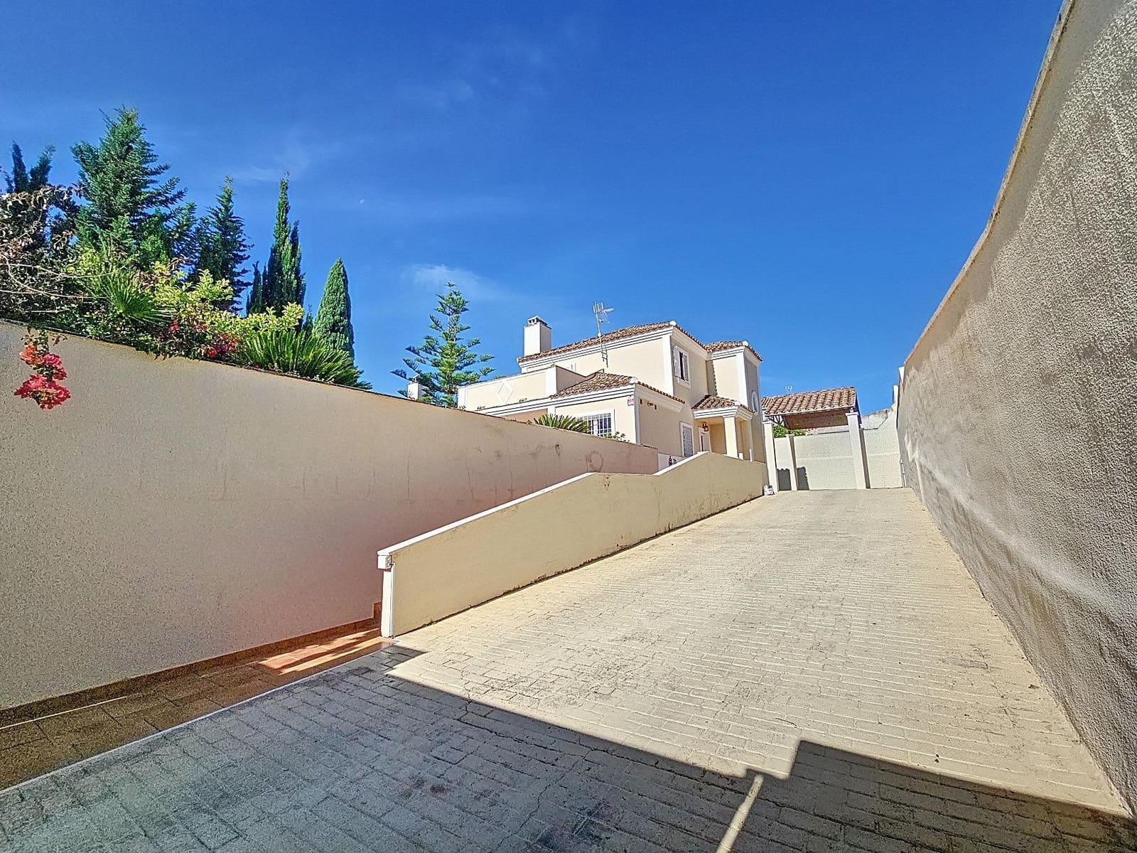 4 Zimmer Villa zu verkaufen in Cordoba Stadt mit Pool - 440.000 € (Ref: 9359969)