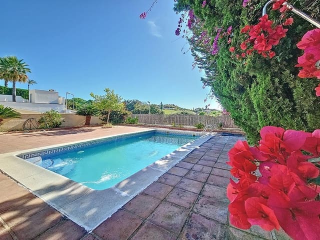 4 Zimmer Villa zu verkaufen in Córdoba Stadt mit Pool - 440.000 € (Ref: 9359969)