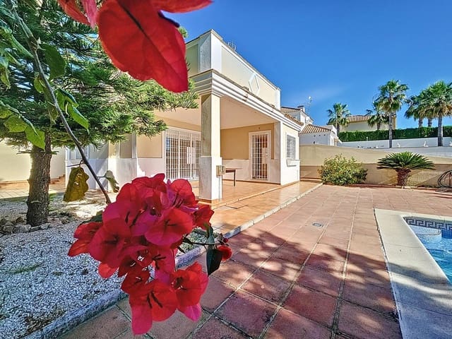 4 Zimmer Villa zu verkaufen in Córdoba Stadt mit Pool - 440.000 € (Ref: 9359969)