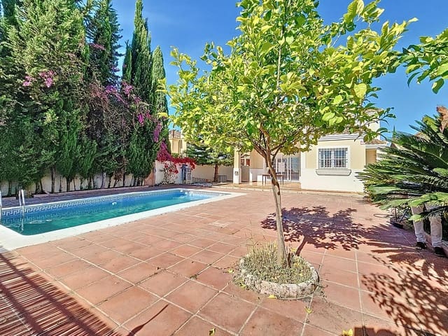 4 Zimmer Villa zu verkaufen in Córdoba Stadt mit Pool - 440.000 € (Ref: 9359969)