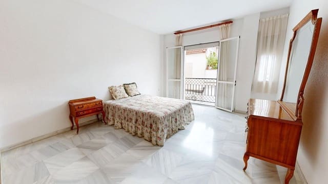 5 slaapkamer Rijtjeshuis te koop in Córdoba stad met garage - € 360.000 (Ref: 9359971)