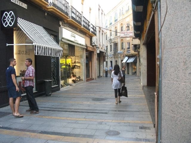 Kaupallinen vuokrattavana paikassa Centro, Córdoba kaupunki - 2 500 € (Ref: 9359975)