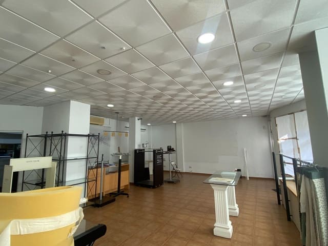 Kaupallinen vuokrattavana paikassa Viñuela-Rescatado, Córdoba kaupunki - 700 € (Ref: 9359976)