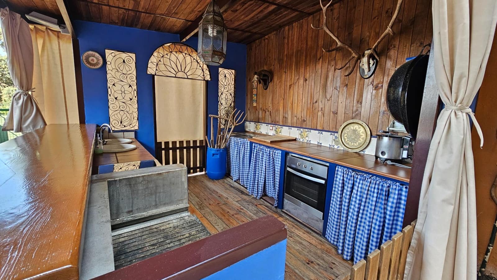 5 bedroom Villa for sale in Cordoba city with pool garage - € 580,000 (Ref: 9359980)