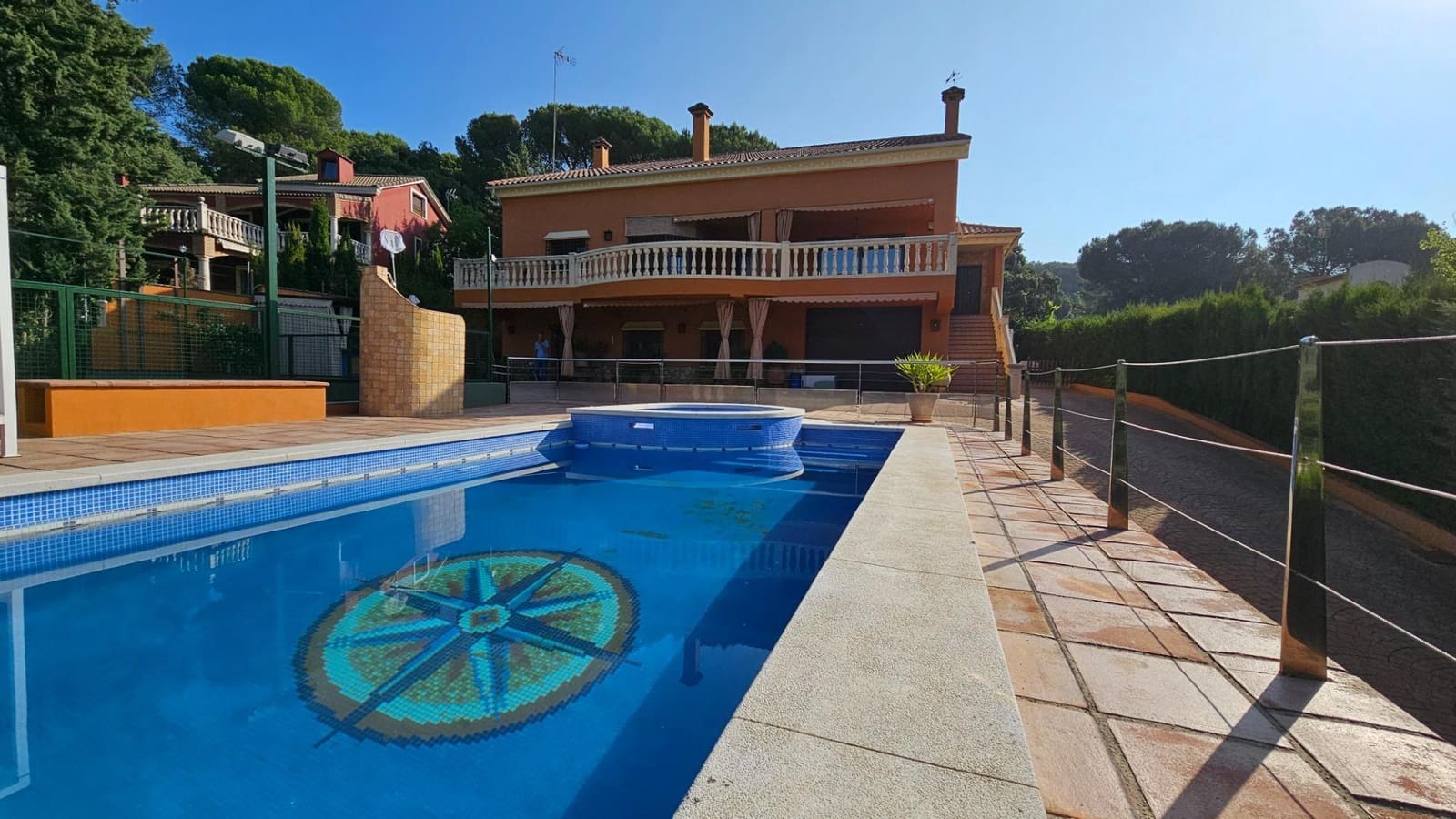 5 bedroom Villa for sale in Cordoba city with pool garage - € 580,000 (Ref: 9359980)